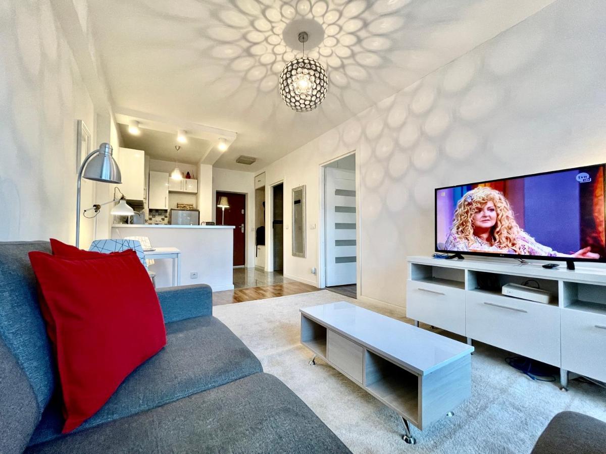 Butas Decor 2 Metro Fast Wifi 55'tv Netflix Hbo Cozy Warsaw